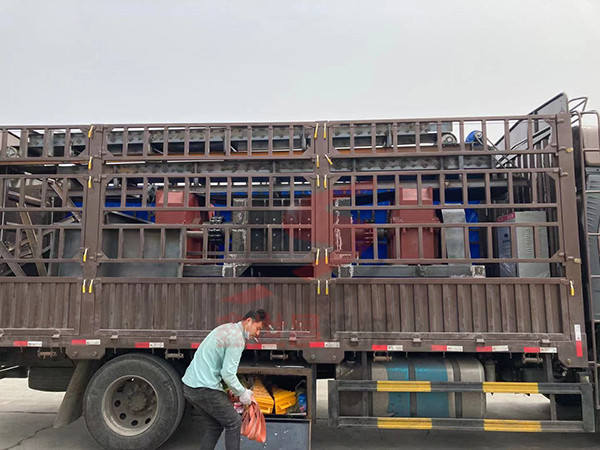 1000型撕碎機發往山東棗莊